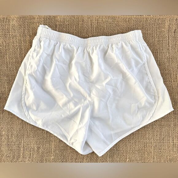 Girls Nike Gym Workout Running Shorts in white size large - Picture 2 of 10